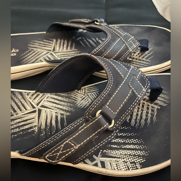 Clarks Women’s 10 Navy Blue Flip-Flops - Picture 5 of 7